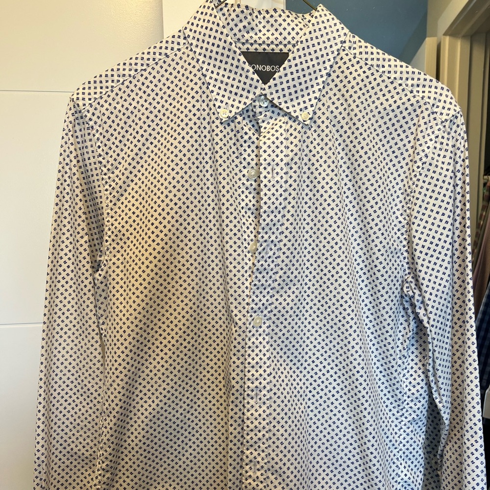 Bonobos casual button down white with blue diamonds. Sz. S/short slim fit